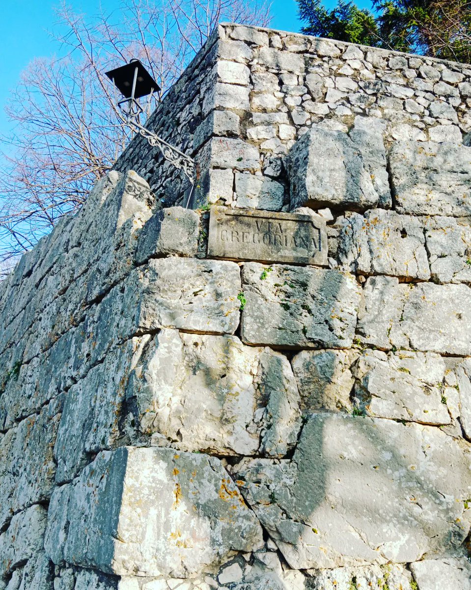 MrFox_86's tweet photo. Ho provato a cercare un Ciclope per due chiacchiere ma non l'ho trovato 👀 in compenso la città è una chicca ❤️
#Alatri #Ciclopi #Art #Nice #Ciociaria https://t.co/Dp15tFWohd