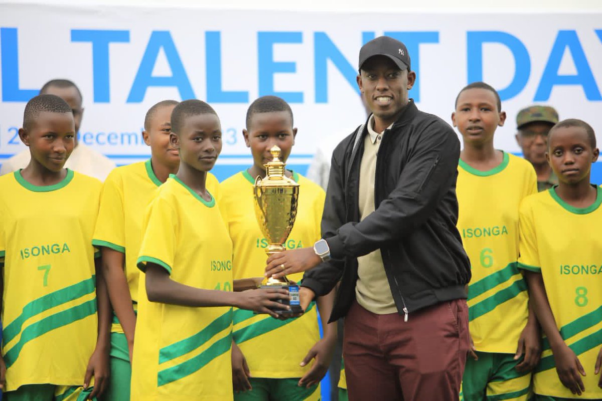 rigogaruth's tweet image. #NationalTalentDay2023

Kuri iki Cyumweru  Stade Huye hasorejwe imikino yo kugaragaza impano z&apos;abakiri bato muri gahunda ya #IsongaProgram, yabaga kunshuro ya mbere.

Kugeza ubu abana  599 (Abahungu 347 ndetse n&apos;abakobwa 252) babarizwa mu marerero 30 ,mu mashuri 17 aherereye mu…
