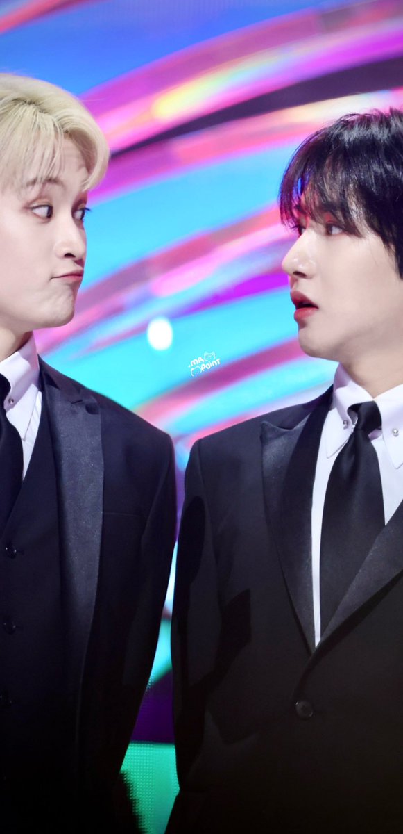MarkRen_82323's tweet photo. 231202 MMA
😚🐯❤️🦊
#MMA2023 
 #마크 #MARK #NCT 
#RENJUN #런쥔  
#맠런 https://t.co/NG311xVm4t