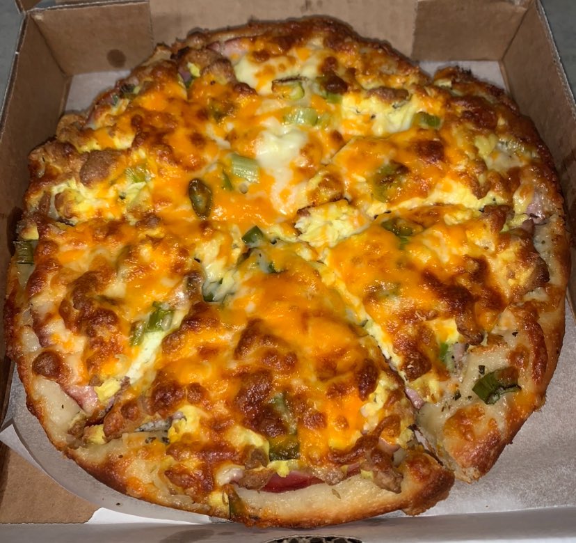 Prairie_Scot's tweet photo. Nothing like a breakfast pizza the morning after the night before! @WesternpizzaSK #Broadways @RiderCharm #delicious https://t.co/knTKbInhkP