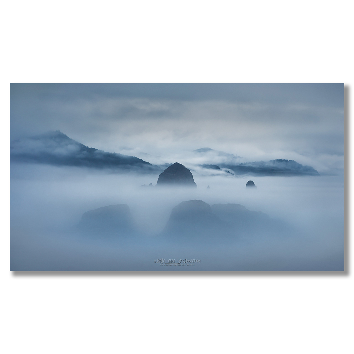 Unveiled II – Oregon Coast
One of my favorite moments on the Oregon Coast. Looking forward to the Japan workshop. If you want to join us, this is the last day for the Cyber Week discount.
juliaannagospodarou.com/store/ 

#fineartphotography #landscapephotography #cybermonday #cyberweek