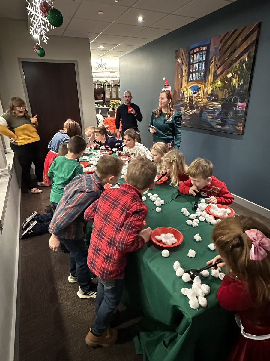 kelleycawthorne's tweet photo. It’s the most wonderful time of the year! 🎄 A fun morning with brunch, Santa, games, and crafts at the KC office! 🎅🏽 #BrunchwithSanta #holidayseason https://t.co/l9Opp8keCL