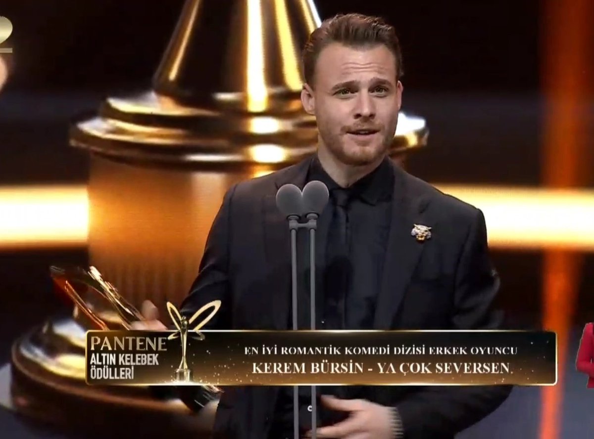 TheBursinEc's tweet photo. Domingo de fiesta🎉✨️👏🏻
Ya Çok Seversen, KeremBürsin y Hafsanur Sancaktutan ganaron los premios a los que fueron nominados en sus respectivas categorías en la 49° entrega de los
#PanteneAltınKelebek 
#KeremBürsin 
#HafsanurSancaktutan 
#YaÇokSeversen https://t.co/vZmzcxMWQW