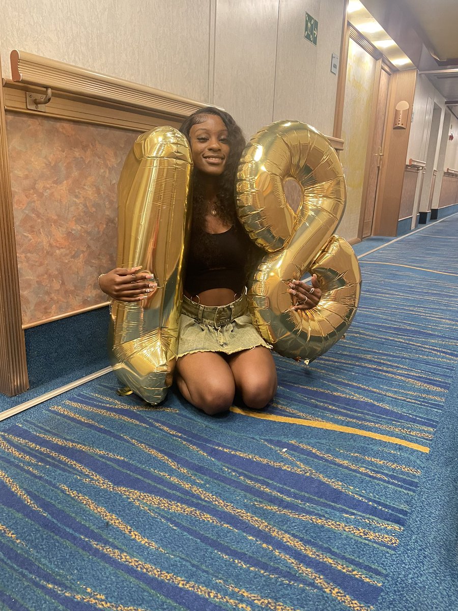 armatiny's tweet photo. Big 18✨🎂 https://t.co/Hlwtc21Ack
