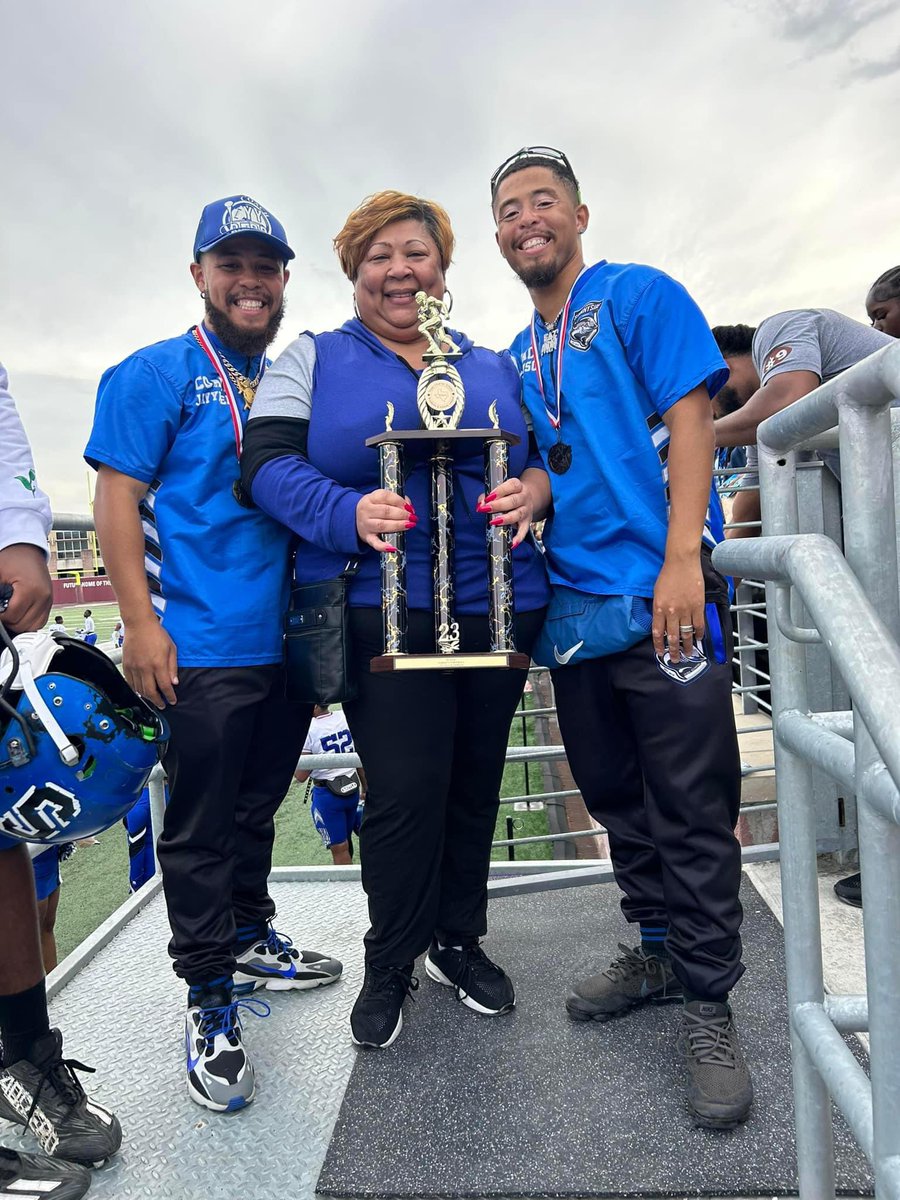 CoachJ_Johnson's tweet photo. KIPP Sunnyside Grad - 2015

KIPP Sunnyside FB Head Coach - 2023 

26. Only HS playing experience

1st Year Head Coach Started off 0-3 Finished 9-0

My support system has made me who I am. They allow me to do what I love and have my back through it all! 

Family Over Everything 💙 https://t.co/2J3pIgx4Rs
