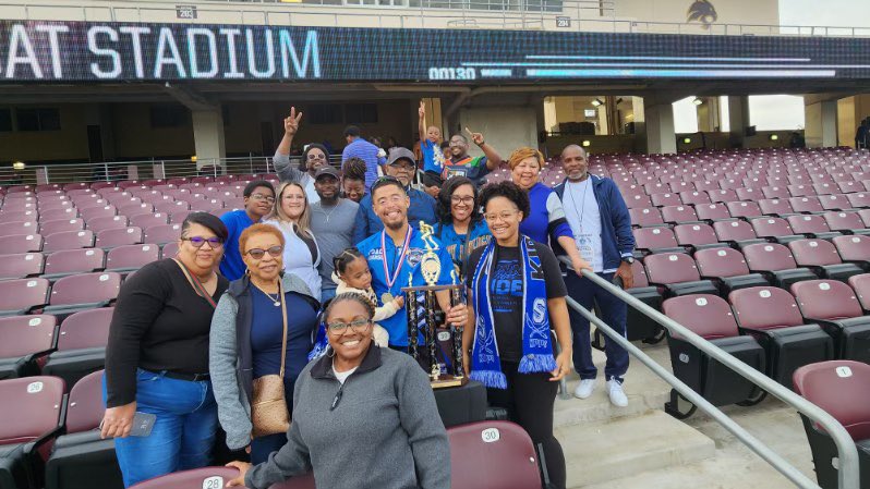 CoachJ_Johnson's tweet photo. KIPP Sunnyside Grad - 2015

KIPP Sunnyside FB Head Coach - 2023 

26. Only HS playing experience

1st Year Head Coach Started off 0-3 Finished 9-0

My support system has made me who I am. They allow me to do what I love and have my back through it all! 

Family Over Everything 💙 https://t.co/2J3pIgx4Rs