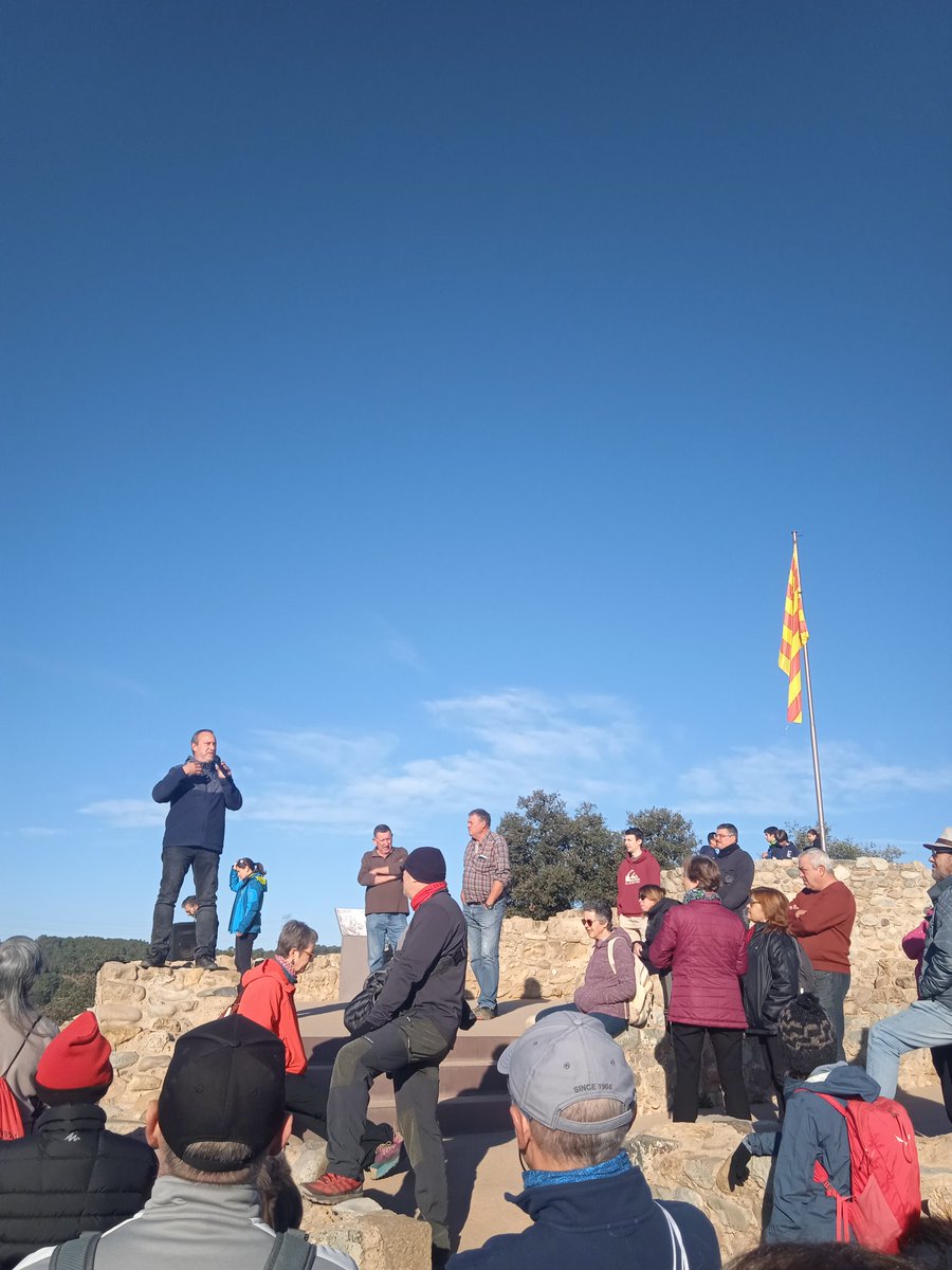 GuillemSurroca's tweet photo. Avui donem a conèixer els refugis de la Guerra Civil de #CerviàdeTer amb la caminada i exposició de fotos organitzades per  @CerviaAntic👏

Important conservar els refugis i tenir una memòria històrica pels més joves (i no tant joves). Una època que cal tenir present.

#patrimoni https://t.co/Kr6t8SOykJ