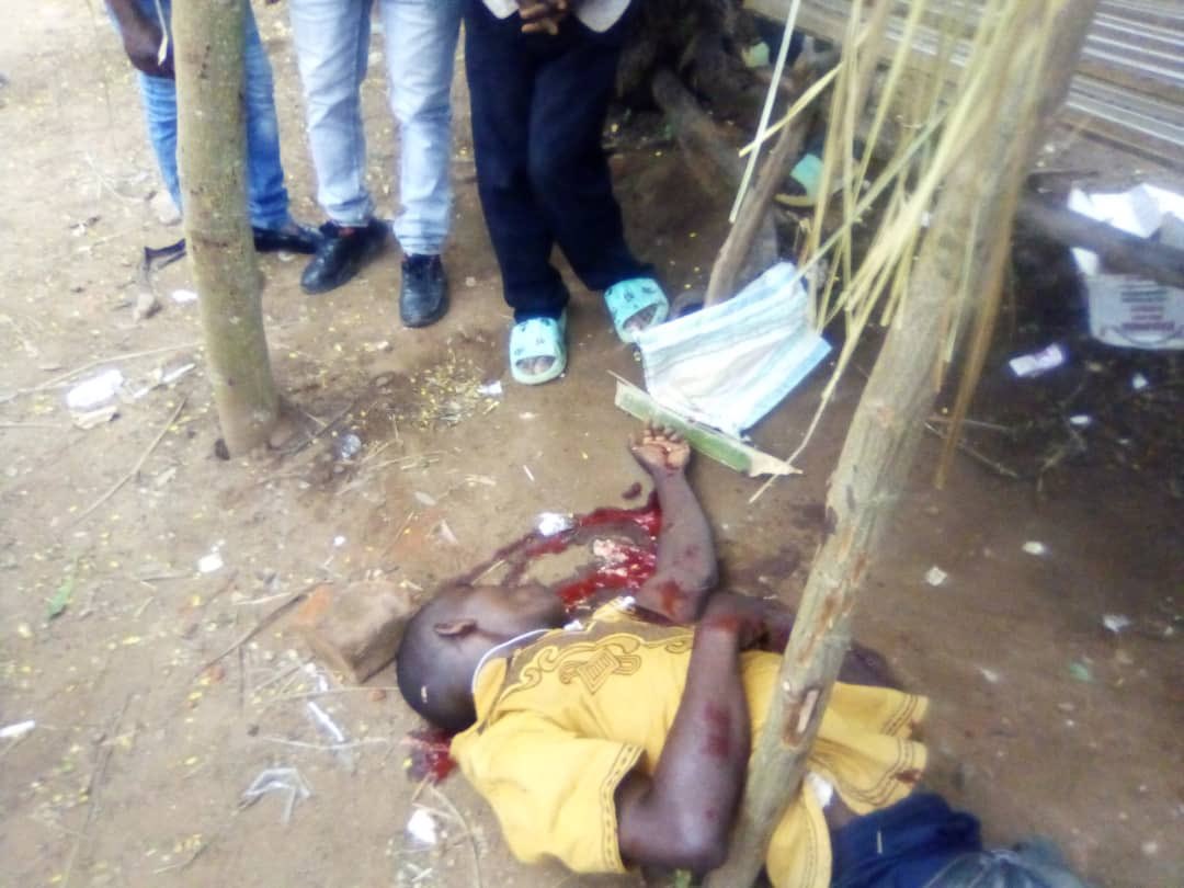MtumbeAbi's tweet photo. Étant à #BUKAVU hors de mon fief, le num. 25 dép. provincial viens d’apprendre avec amertume cet acte d’assassinat d’un membre #CHINYABUGUMA à #LWEBA dans le secteur de #TANGANYIKA à #FIZI par un élément #FARDC. La vie est sacrée! @Com_mediasRDC @LukondeSama @RFIAfrique @bembajp https://t.co/n4Mu5ArfCx