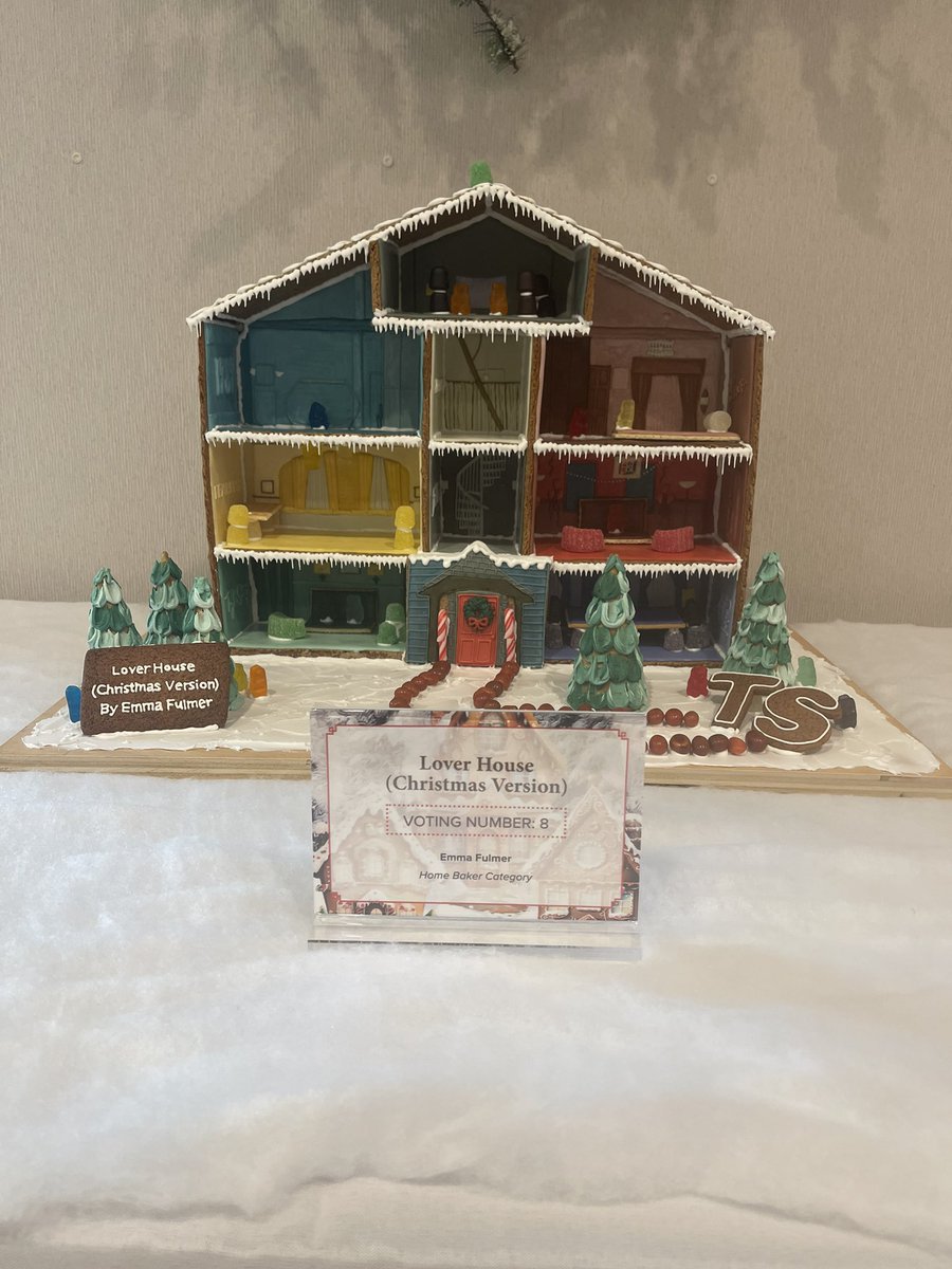 DuncanGregory's tweet photo. @taylorswift13 @taylornation13 Greenville SC gingerbread competition entree https://t.co/4BvhhlqRCn