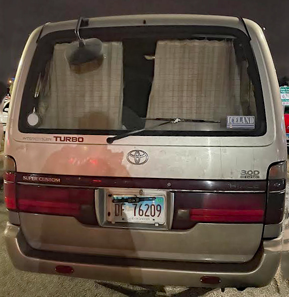 Car_Guy_Tom's tweet photo. Further proof that my wife is a better #CarSpotter than I: #Toyota #HiAce #SuperCustom #JDM #RHD Note the Infiniti hub centers. https://t.co/geKmlY3mty