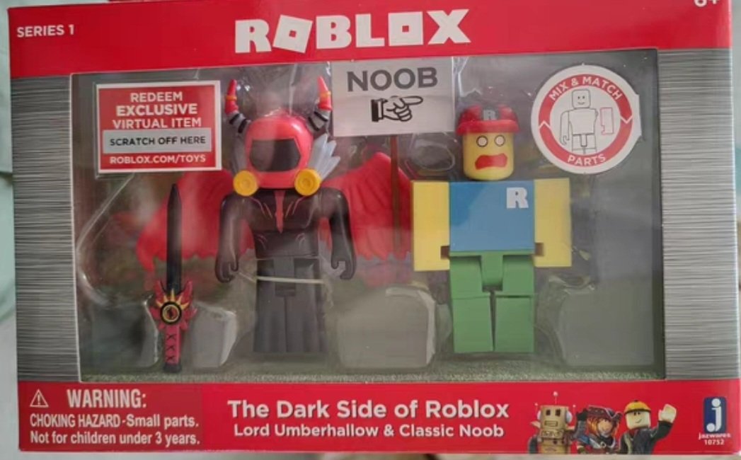 Roblox Series 1 Classic Noob 3 Mini Figure Includes Series 1