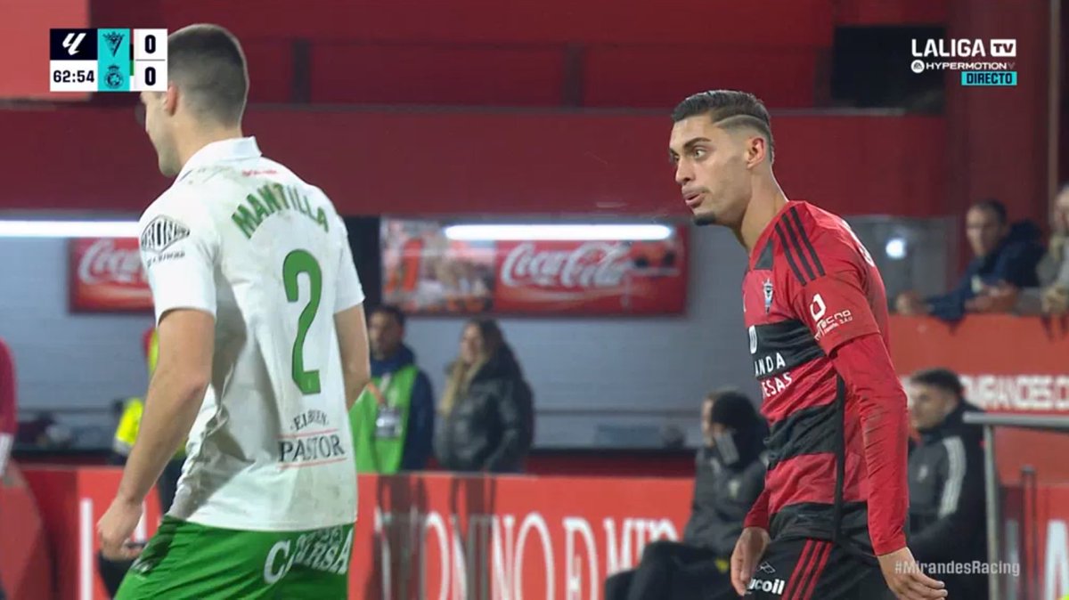 ArchivoVAR's tweet photo. 📺💥 El VAR se lavó las manos en el Mirandés - Racing de Santander.

👉🏻 Gabri Martínez escupe a Mantilla tras un encontronazo entre ambos.

❌ ES ROJA DIRECTA.

▪️ Se trata de una acción antideportiva merecedora de expulsión. https://t.co/n0ixIQl2Q5