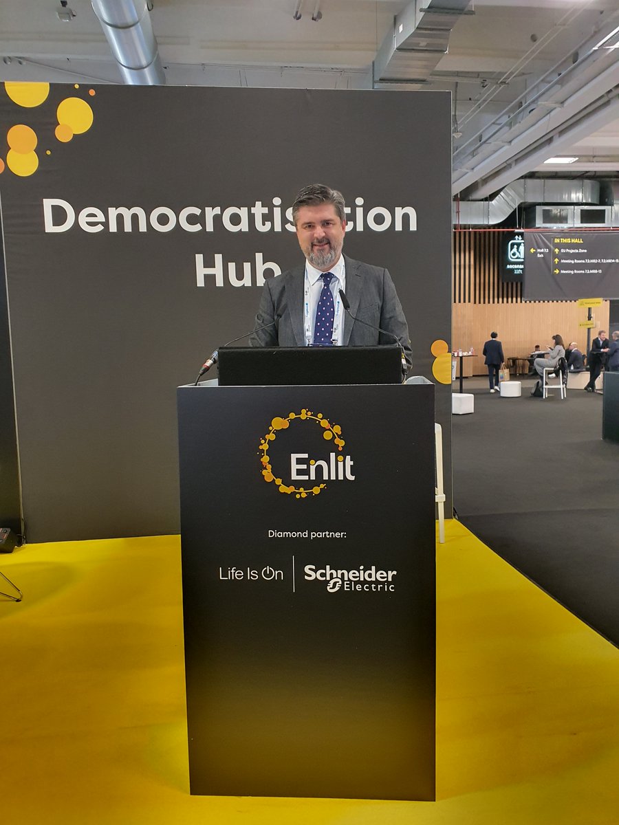 grupoenercoop's tweet photo. #Enlit 23 París: Inspiration for Energy Communities

🗣 Something is going on…

We finish an intense week with the participation of our CEO @jmasbelso in the #Democratization Hub of @Enlit_Europe 23. Panel discussion "Time to realize the true potential of #energycommunities" 👏 https://t.co/h5YG8rzTdm