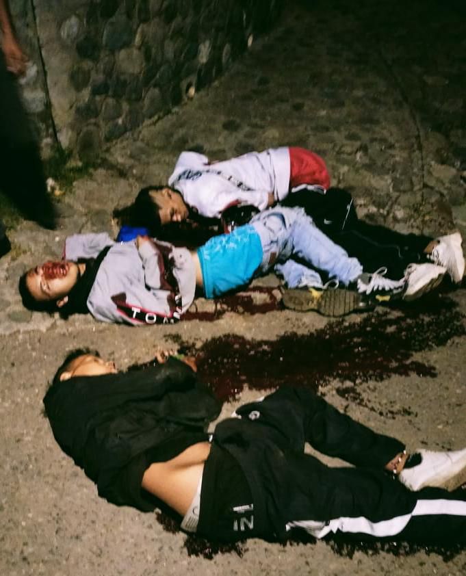 ValenciaGermanC's tweet photo. #ATENCIÓN | Masacre en zona rural de Palmira, Valle. Tres jóvenes masacrados y torturados con sevicia por los narcoterroristas de las #FARC. ¿Esto también lo piensa evadir @petrogustavo ?¿Es este el excelente gobierno del que  @GustavoBolivar defiende? ¡Esta es la paz total! https://t.co/ZonKswva4v