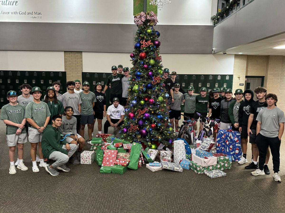 _LSABaseball's tweet photo. Our program had the opportunity to bless four families this Christmas season with our Champions Caring for the Community project. Thank you to Galveston Limo for partnering with us to make it happen! 

#SouthPride https://t.co/asn0o94biv
