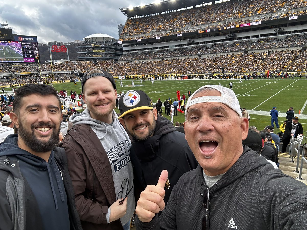 NKaravedas's tweet photo. Steelers v Cardinals for Joseph bday! #SurpriseWeekend #Pittsburgh #Family #ExperiencesOverThings
🖤💛🏈 https://t.co/98LWv3vHXb