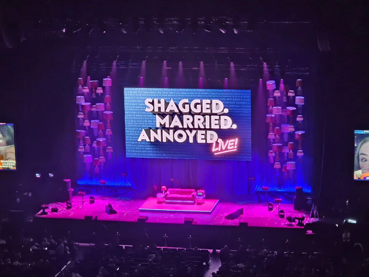 JodieCarnie's tweet photo. Shagged Married Annoyed live was absolutely brilliant last night in Glasgow. @IAmChrisRamsey and @4pmWineTimeBaby absolutely smashed it well worth the one year wait. #shaggedmarriedannoyedlive #smaglasgow @TheSMAFans https://t.co/QvpZ6wiVWE