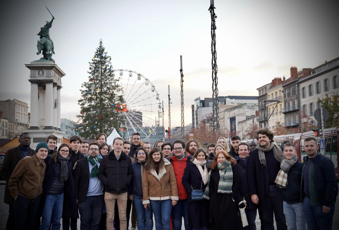 Marine_Rce's tweet photo. Malgré le froid nous étions présents à Clermont-Ferrand pour remplir le questionnaire @beuropean_ ! https://t.co/2UQWnKPxKP