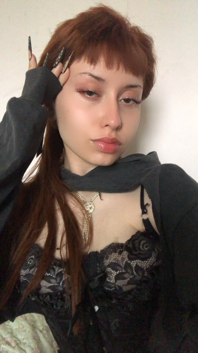 Post by ⋆ 𝑐ℎ𝑎𝑟𝑟 ⋆ on X: 🤍