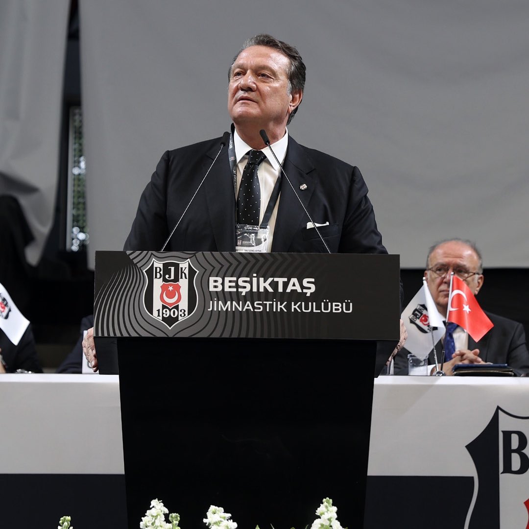 Beşiktaş’ın yeni başkanı Hasan Arat oldu.