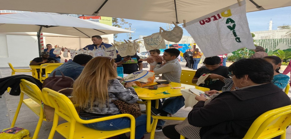 Camemual's tweet photo. Mientras realizaban labor de visibilización sobre el tema de #despariciones en Piedras Negras, integrantes del colectivo Familias Unidas en la Búsqueda de Personas Desaparecidas fueron intimidados por la presidenta municipal @normaltrevino y su hijo, además de elementos armados. https://t.co/Tp3QEbe2BJ