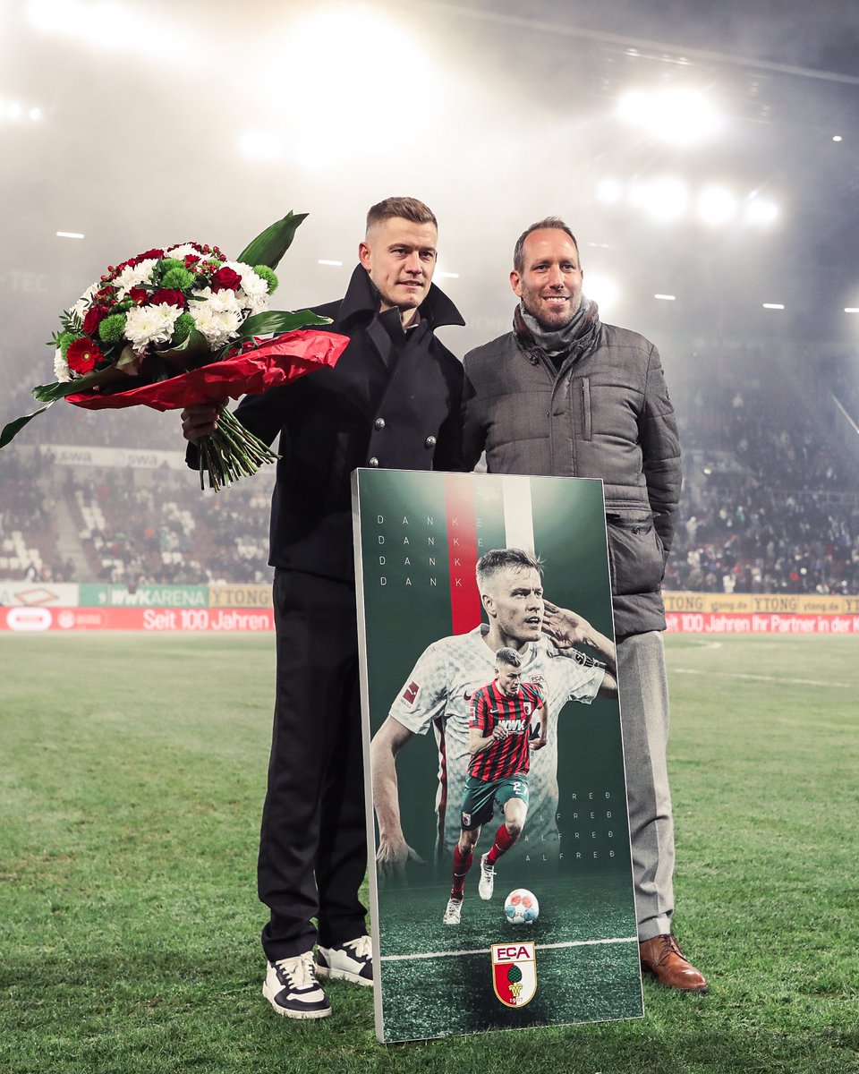 Vor der Partie wurde <a href="/A_Finnbogason/">Alfreð Finnbogason</a> in der WWK ARENA verabschiedet! 👏🇮🇸 Schön, dass du uns nochmal besuchst, Alfred! ☺️🙌 #FCASGE