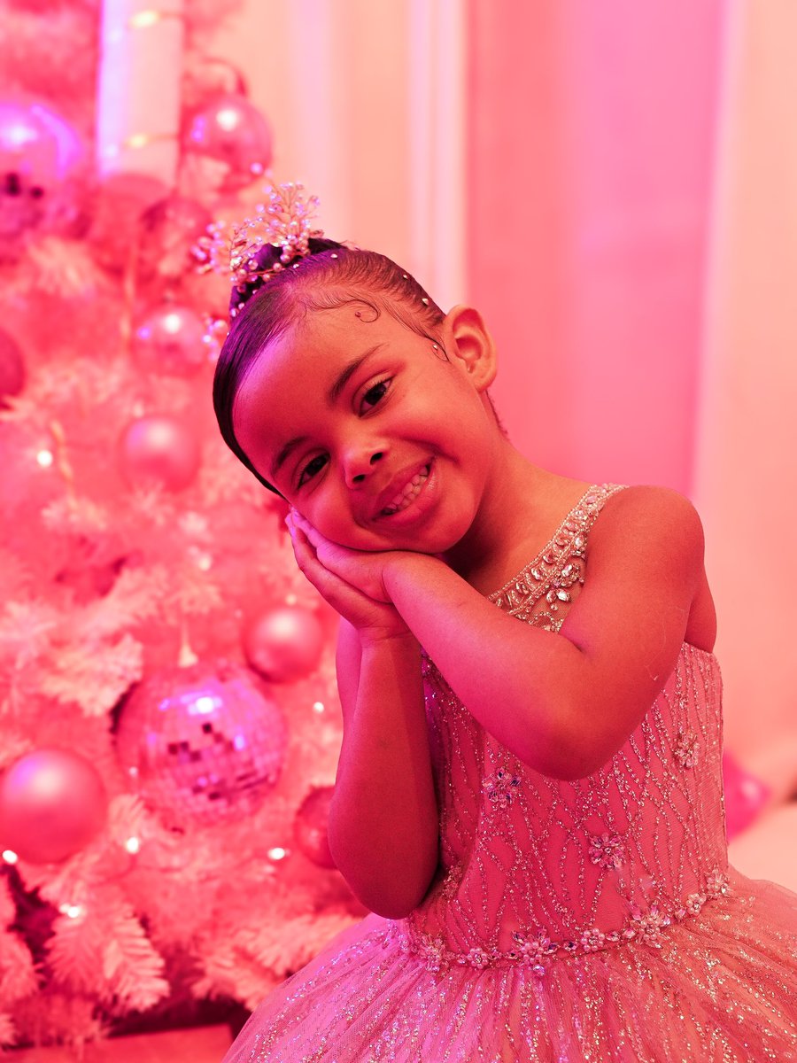 The perfect combo of chaos and love💕

#fypシ゚viralシ2023 #vlogmas2023 #viralreelsfb #pinkchristmas #barbie

Let Vlogmas Begin🎄