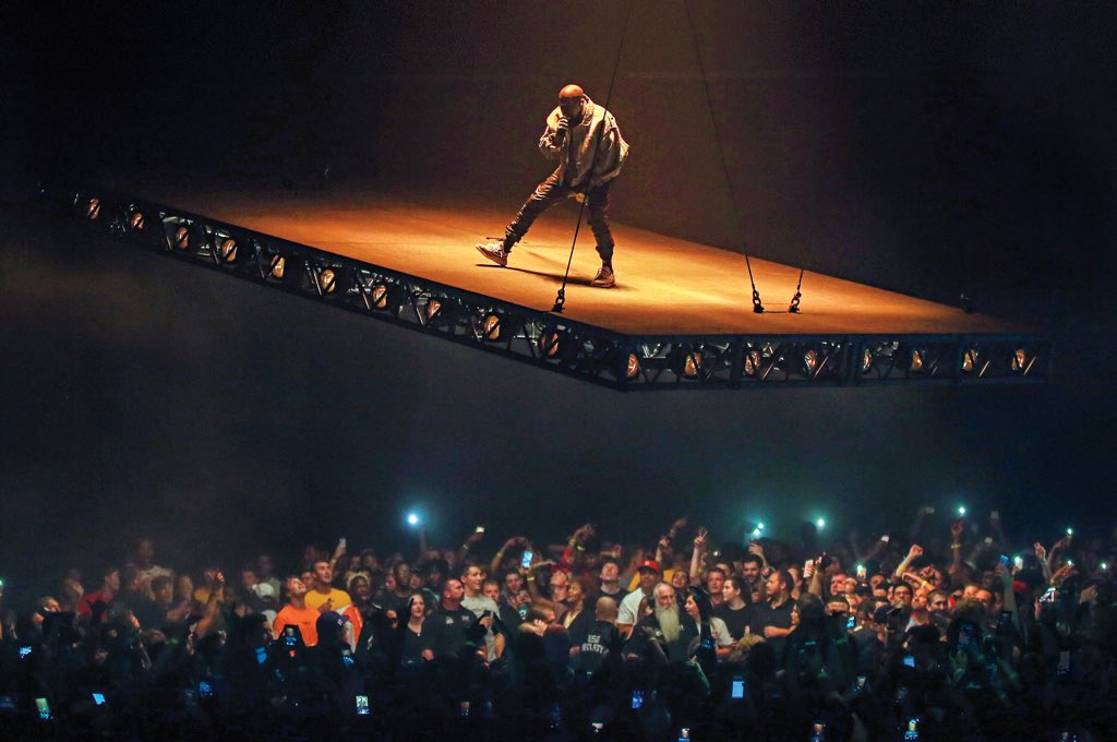 yzyupdates's tweet photo. The Saint Pablo Tour 🔥 https://t.co/7khAD30v2T