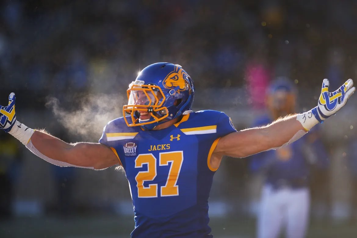 Scott3Trace's tweet photo. After a great official visit, I’m extremely excited to have earned an offer from the former FCS champions, South Dakota State! 

@SDSURogers3 @CoachBibbs52 @JonShaeffer @kellensoulek79 @CoachBobbit @TCHSFB @AthleteLevel @COACHCLARK23 

#GoJacks 🐰💛💙 https://t.co/CG3gNxeHn5