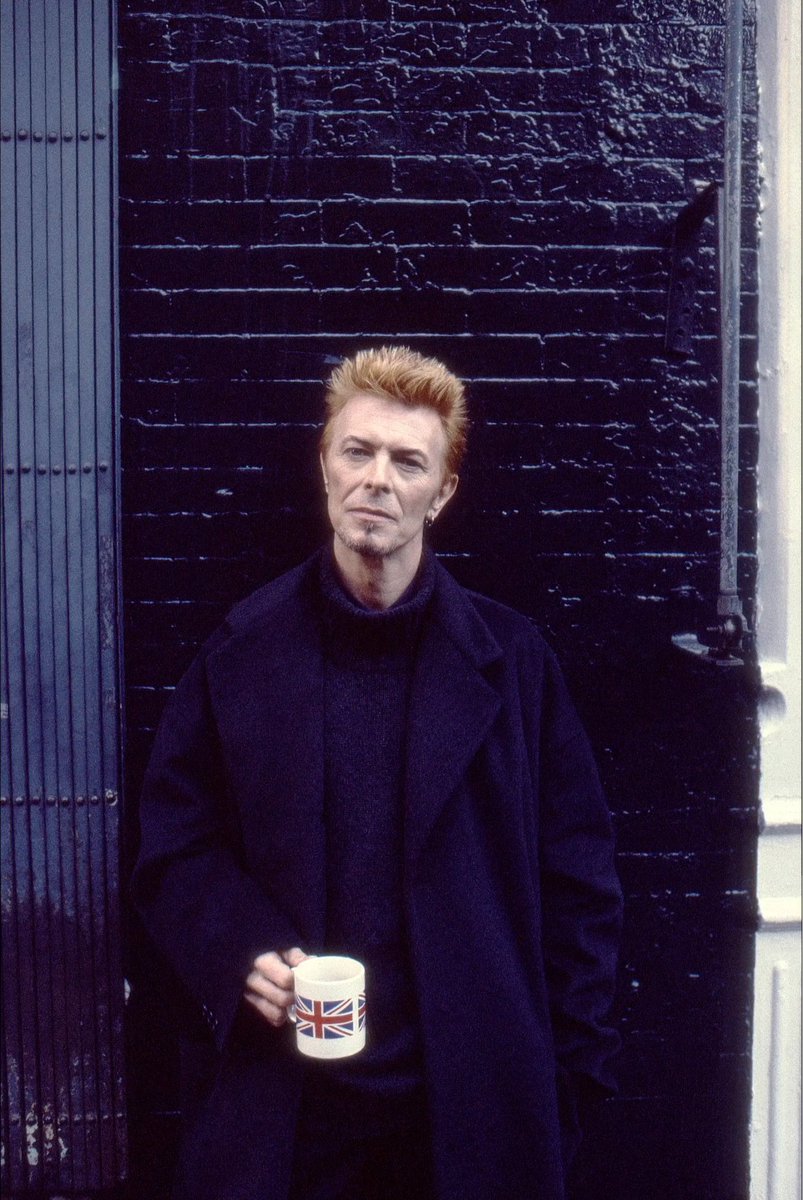davidbowie_news's tweet photo. David Bowie, NYC January 1997, by Kevin Cummins. https://t.co/KIVWHcdEkY