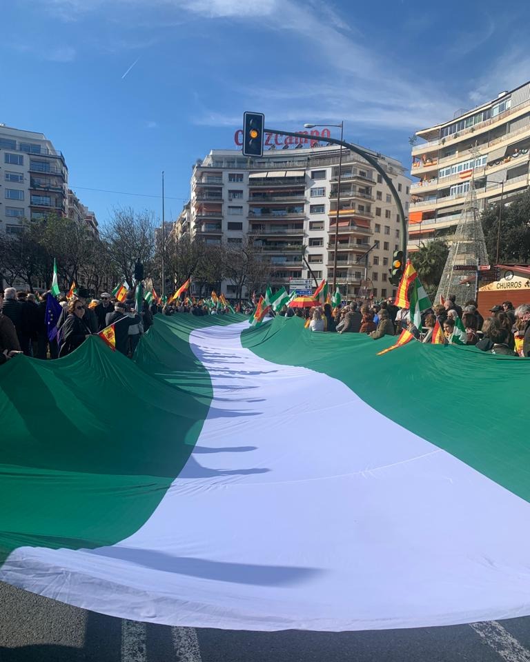 💚🤍📣El Círculo Empresarial de Cuidados a Personas (CECUA) participa en la concentración celebrada hoy, 3 de diciembre, en Sevilla convocada bajo el lema #YoDefiendoAndalucía, en defensa de la igualdad de todos los españoles y de todos los territorios.

 #EmpresariosAndaluces