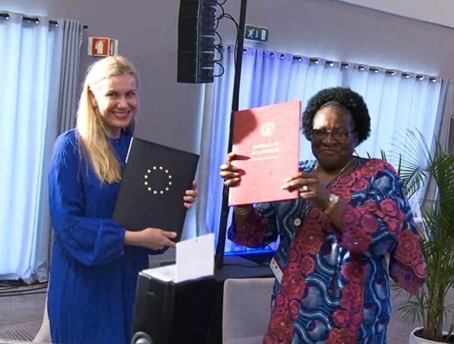 ECONOMIA AZUL INCLUÍDA
Moçambique e UE assinam acordo de investimento em cinco projectos

arquivo.aplop.org/sartigo/index.…