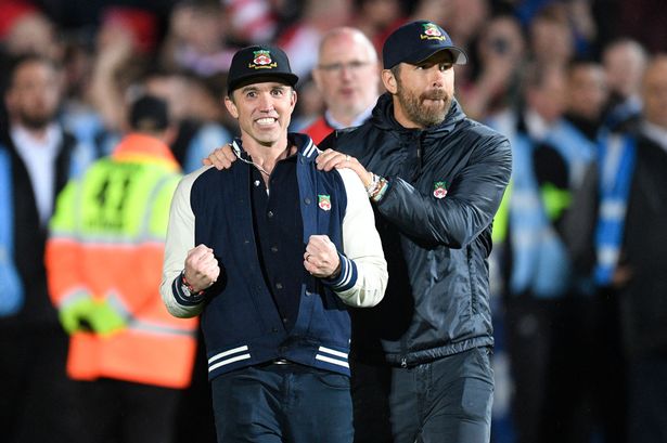 Em_2206's tweet photo. @RMcElhenney please, please, PLEASE create this Letterman jacket to go in the @Wrexham_AFC shop! I've wanted it for over a year!
Christmas is 22 days away 😜😜

P. S. My fiancée says hi BTW!

#wrexhamafc #robmcelhenney #ryanreynolds #please https://t.co/wR5YRRZs5p