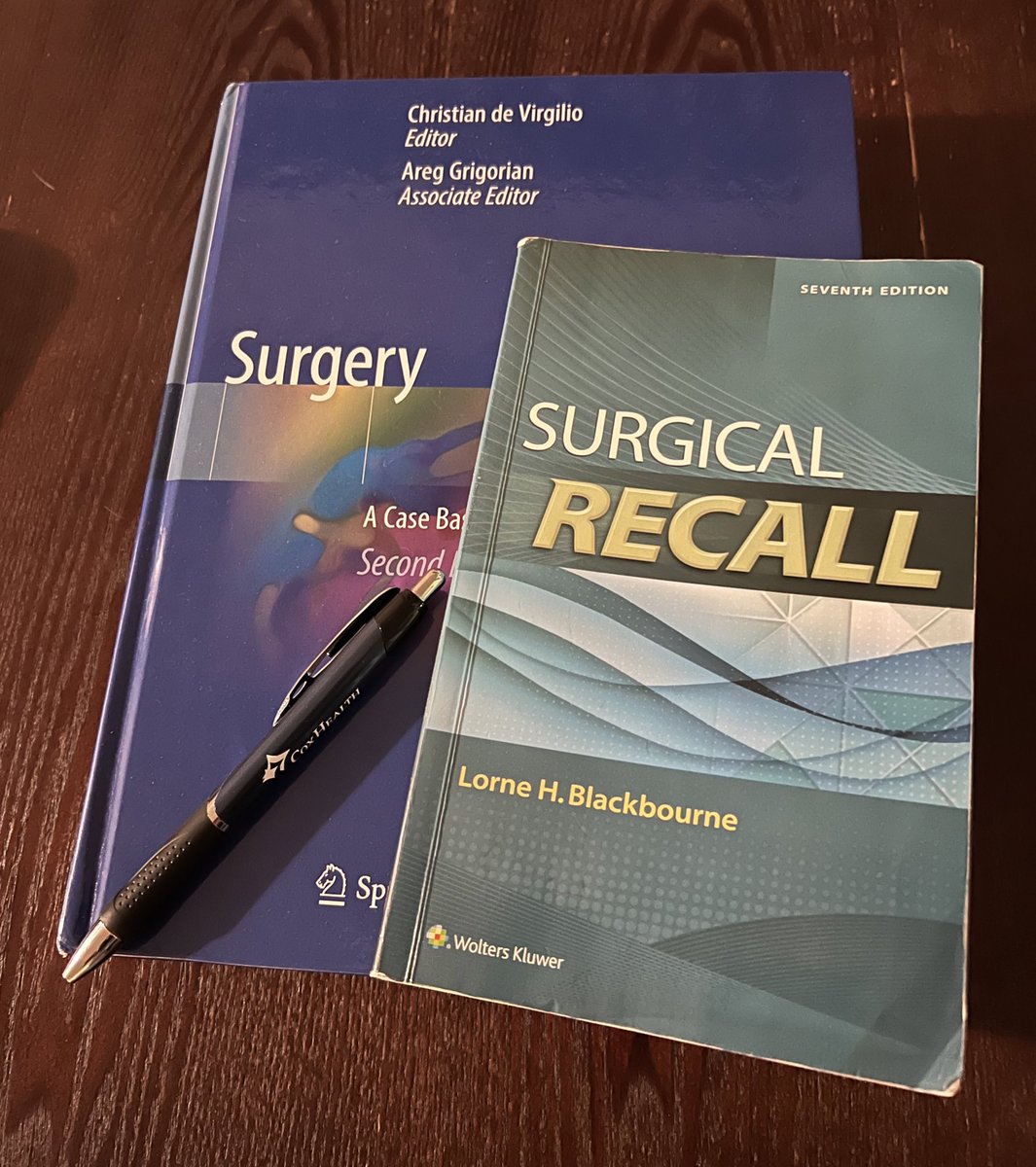 First surgery rotation starts January 1, I’ve got the essentials #SurgTwitter #GenSurg #TraumaSurg #MedEd