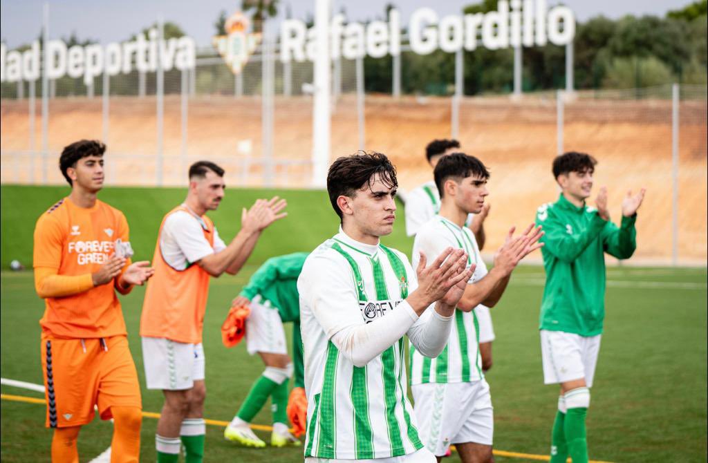 Una victoria más, seguimos +3️⃣
y 🎯🎯 en lo personal.
Mucho Betis!! 💪🏼💚⚽️
#CanteraBetis