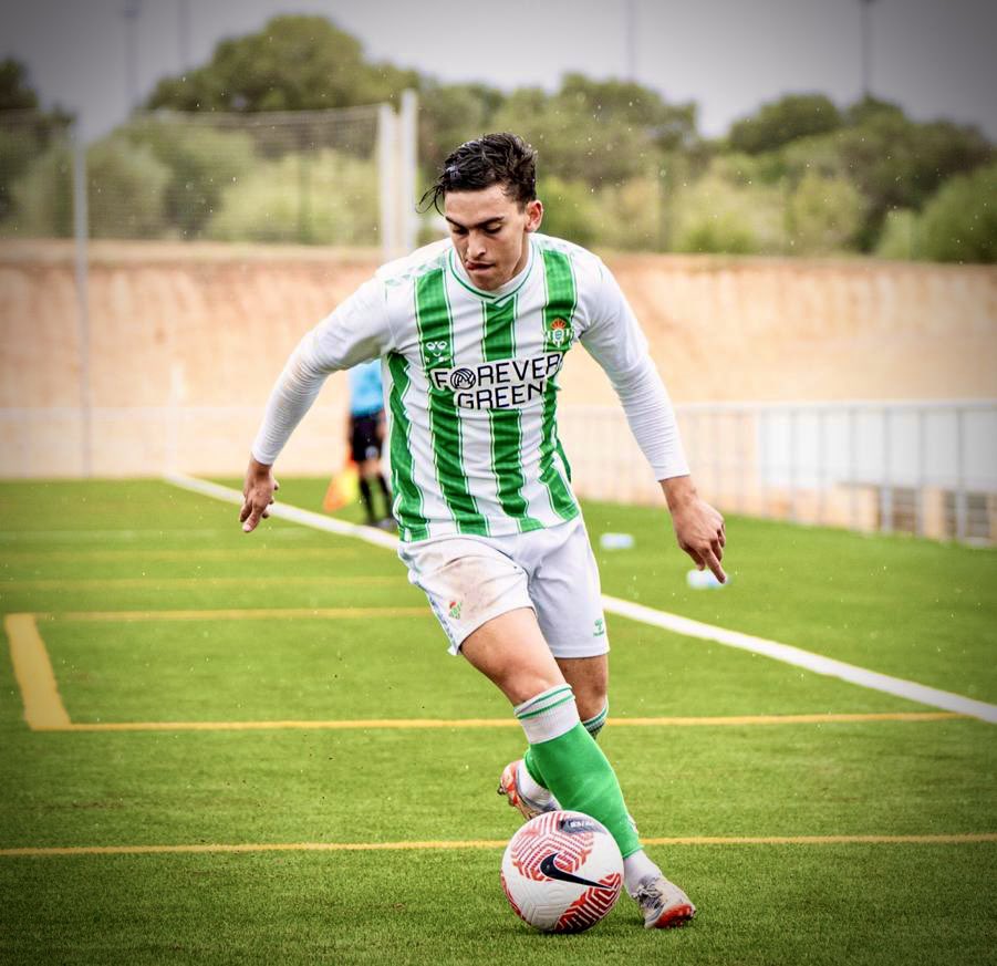 luismidealba9's tweet photo. Una victoria más, seguimos +3️⃣
y 🎯🎯 en lo personal.
Mucho Betis!! 💪🏼💚⚽️
#CanteraBetis https://t.co/6cKLNEt3oM