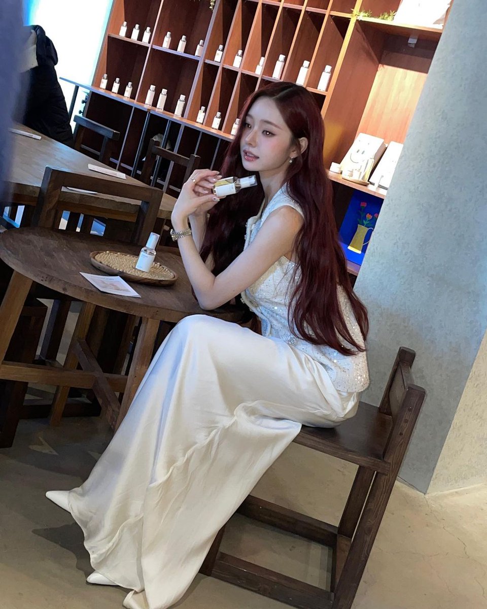 SG79J's tweet photo. feel it like the winteɾ is 눈처럼 하얀 ' 🌨️ https://t.co/p5IpqFaNna