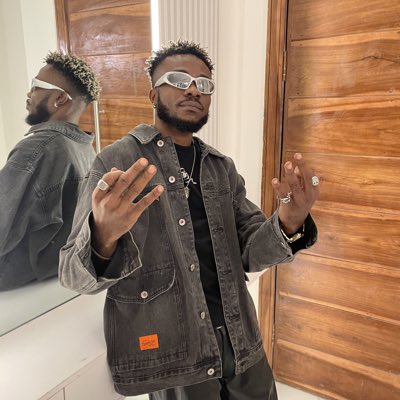 ItsUCee's tweet photo. #NewProfilePic https://t.co/2iD104QiFm
