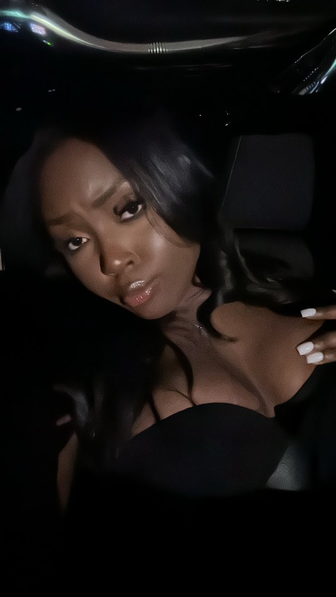 taytalktoem's tweet photo. I ain’t start looking like something til September 😂😂 https://t.co/Zp1tnFMKEk