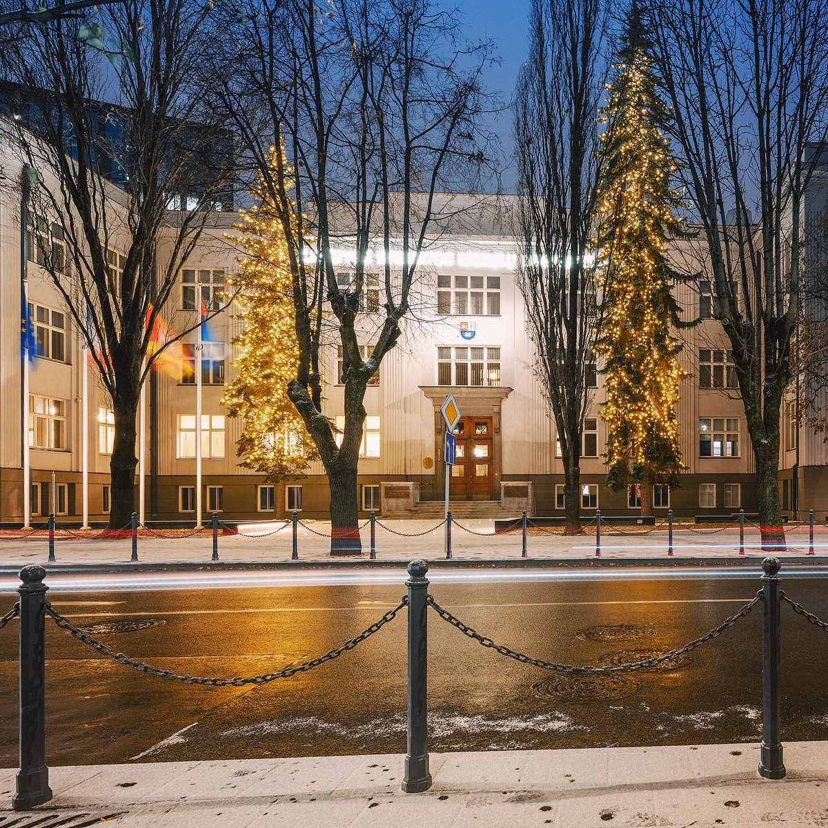 NejauNet's tweet photo. #Kaunas #Lithuania #Z9 #NikonZ9 #nikkor1424mmf28s #kaunascity #nikonmirrorless #nikoneurope #Lietuva #kaunastic #winter2023 #žiema #lietuvossveikatosmoksluuniversitetas #lsmu #xmastrees https://t.co/roBI0XyVfM