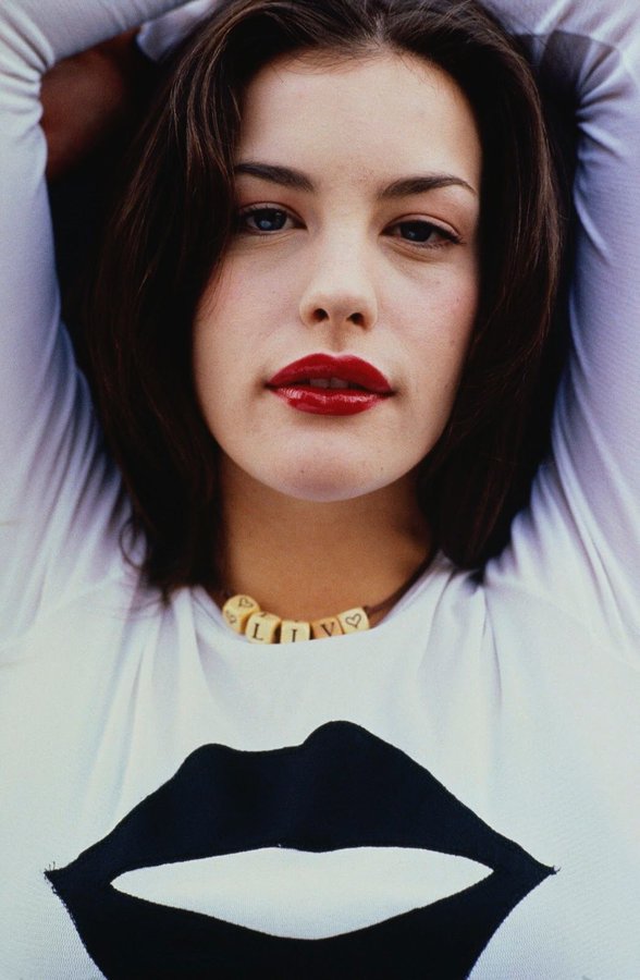 LIV TYLER                - Página 7 GAcpU1KWQAAoP5L?format=jpg&name=900x900