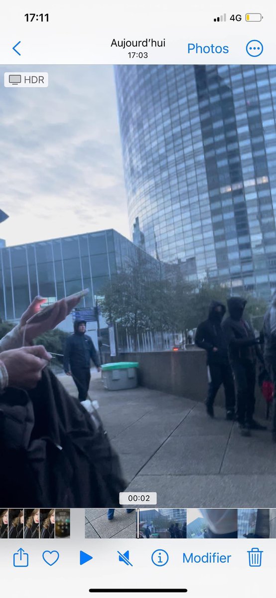 scream_honey's tweet photo. TW : Agression à La Défense 

Alors, je viens de me faire agresser à La Défense par un groupe de mec et je connais la puissance d’ici. Aidez moi à les retrouver s’il vous plaît! 
Ils viennent souvent et armés pour la plupart. C’est tombé sur moi mais avant y’en a eu d’autres… https://t.co/54kwaIM9u9
