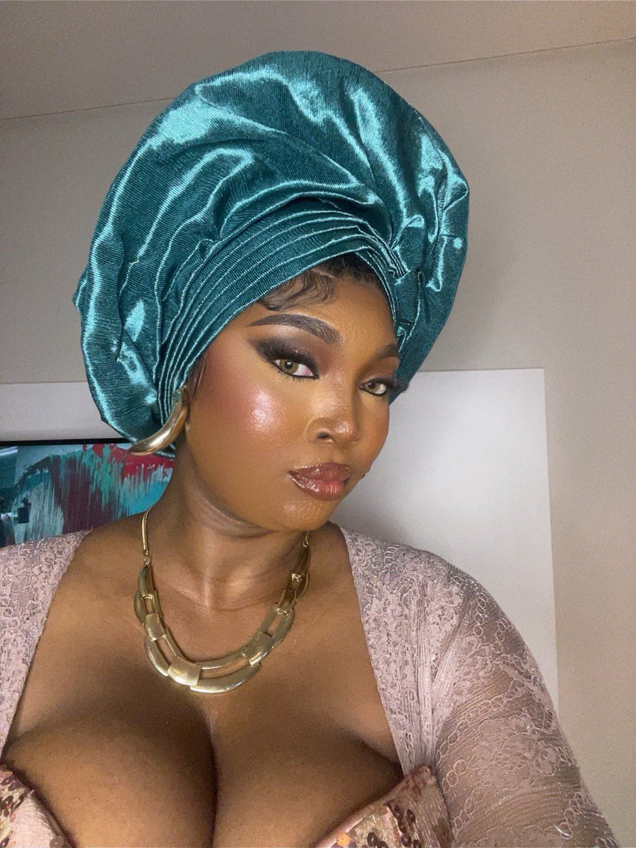 SteffieAdie's tweet photo. Second Look : Asoebi Bella 

Nwunye Odogwu 😍 #LetsGoFa https://t.co/6MnINK03ID