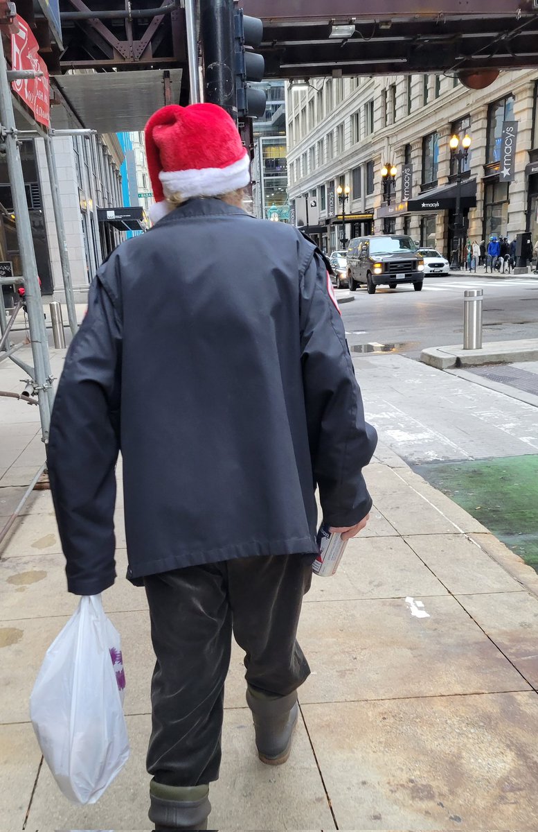 312Gina's tweet photo. This guy, drinking at an undisclosed location @chicagobars
Good Morning &amp; Merry Christmas https://t.co/jvVK7Efl4g