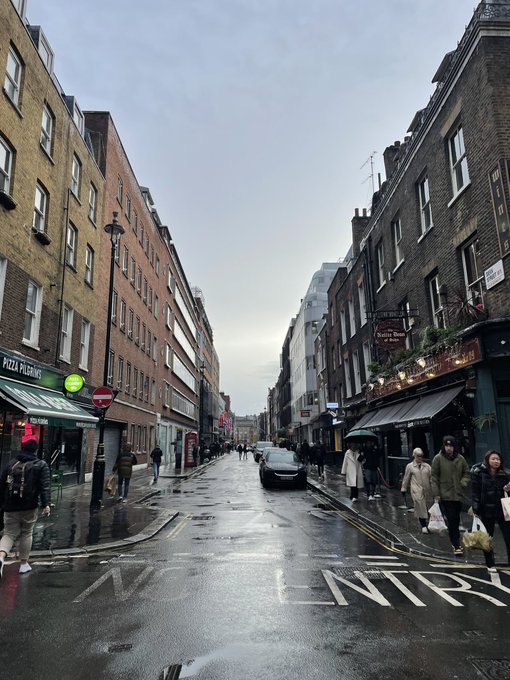 London you always feel like home 🥰❤️ I adore you. https://t.co/j6Ry1tu7rZ