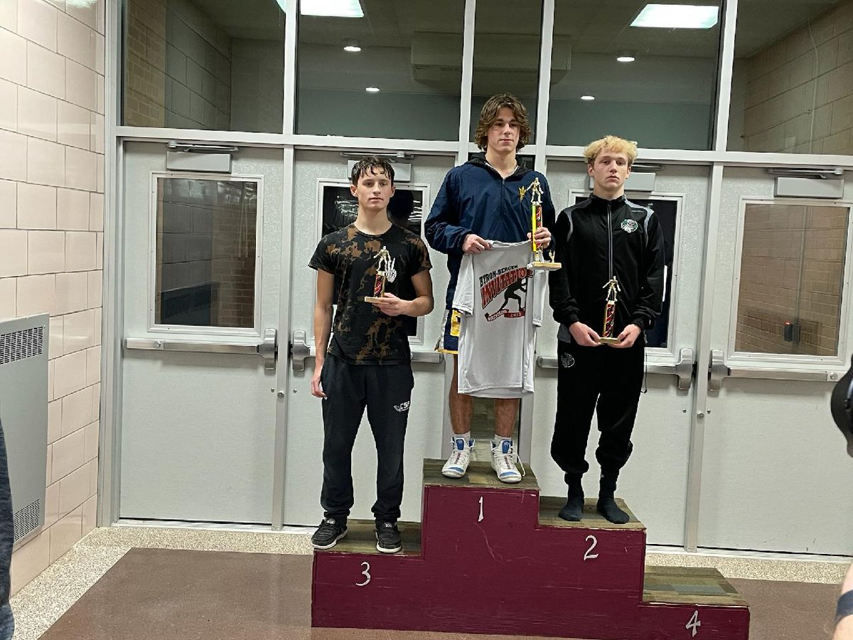EvanWright1326's tweet photo. Good start to the season. 2nd at Byron-Bergen tournament. https://t.co/sDJsM9Pndr