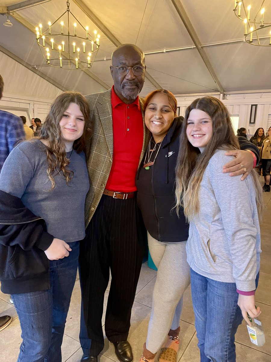 teridelane's tweet photo. #llasf 25th year anniversary!#radicallove #Delroy shows up Saving lives and changing the trajectory to success, community and LOVE ..loves in need of love today! https://t.co/p3ZWbh1PeZ