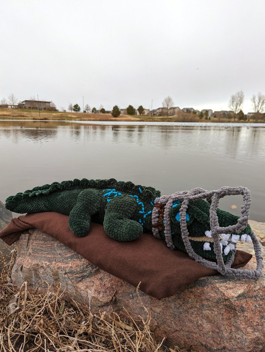 Agent3540's tweet photo. We did a subathon back in Sept and @Orisala319 offered to crochet a @HuntShowdown Rotjaw to give to the community. She's finally done & will be off to her new home soon.
Base alligator pattern is from TonkiCrafts
#huntart #HuntartSunday #fanart #huntshowdown #crochet #rotjaw https://t.co/Q2w16ErrTh
