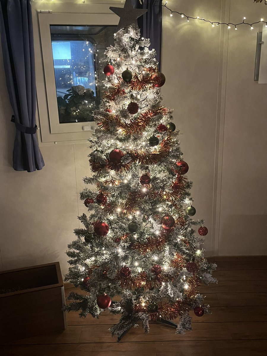 RichardReville's tweet photo. @RFAStrlngCastle Christmas has come to STCL. Many thanks to our magnificent crew for their work to promote the Festive Spirit!!
#christmas #crew https://t.co/acD5f0cWJt