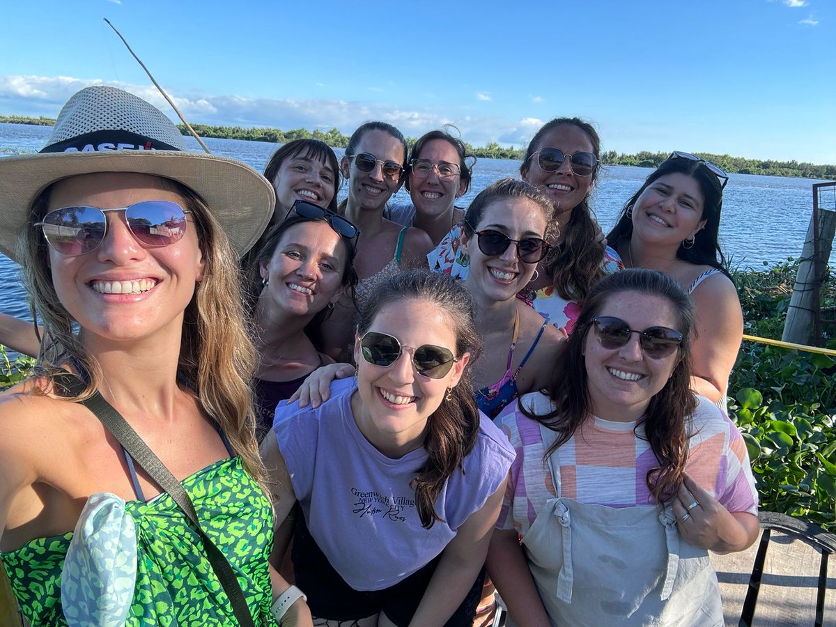 SolangeFerrero's tweet photo. La suerte que tengo de tenerlas a ellas 🩷✨ https://t.co/9M59fpy3EG